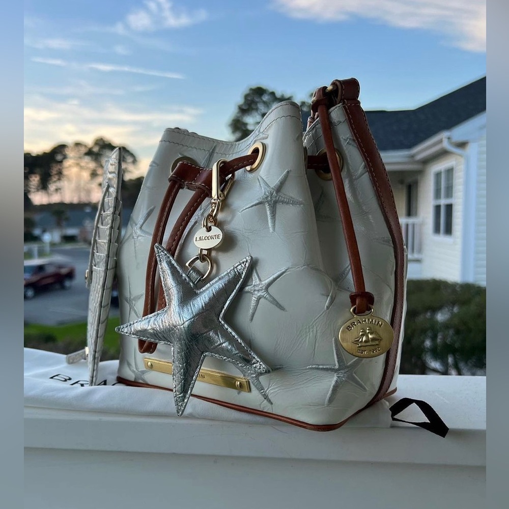 🤍🩶EUC VINTAGE BRAHMIN LEXIE Bucket Bag in Silver Atlantic Starfish 🩶🤍